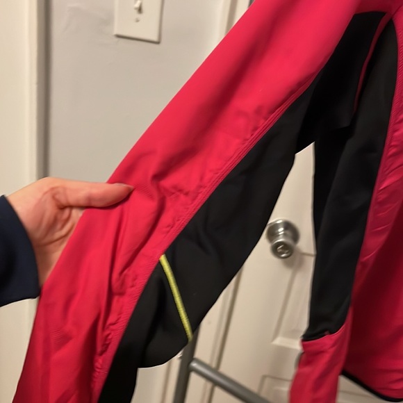 Pink Mizuno running jacket - Picture 4 of 9